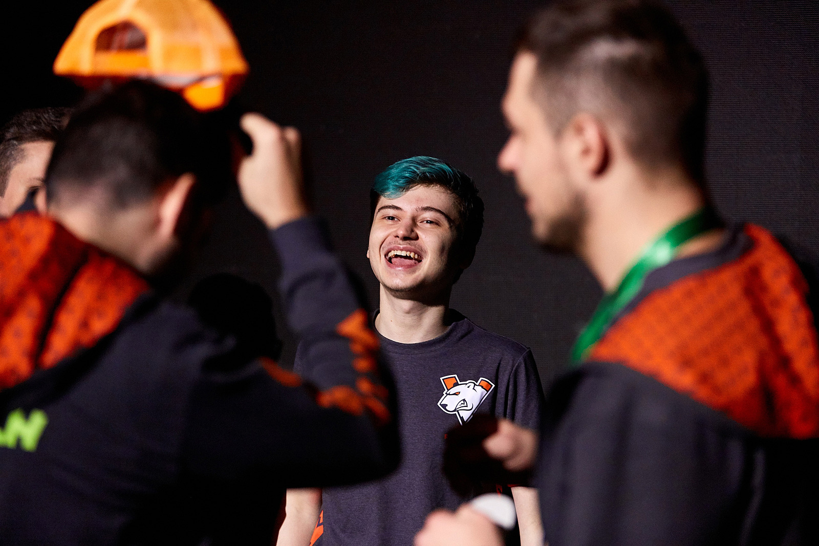 Flcn ammar the f. Аммар дота 2. МИД игроки дота 2. Клуб поддержки дота 2. Клуб поддержки нави дота 2.