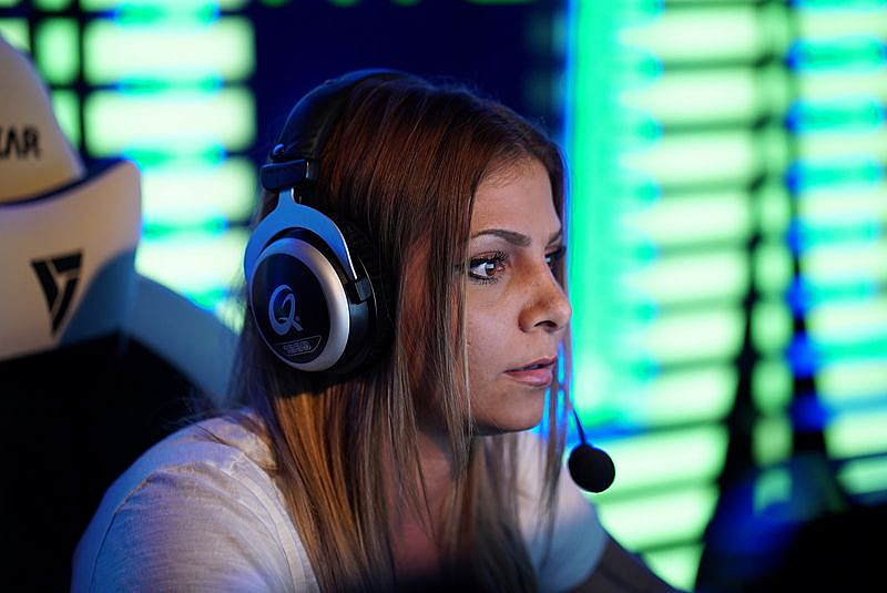 Female cs2. Zaaz CS go. Зайнаб Zaaz турки. Zaaz CS 1.6.